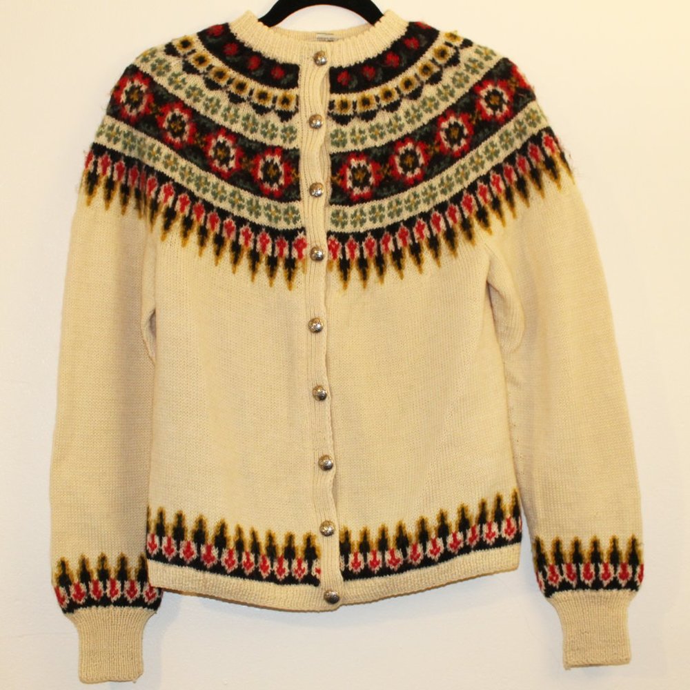 Real wool sweater cardigan - Handmade in Norway